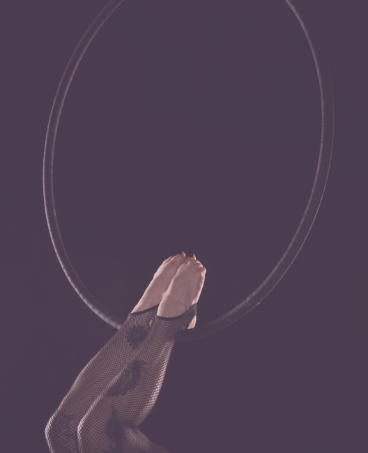 suspension de pied cerceau aérien et collant résille